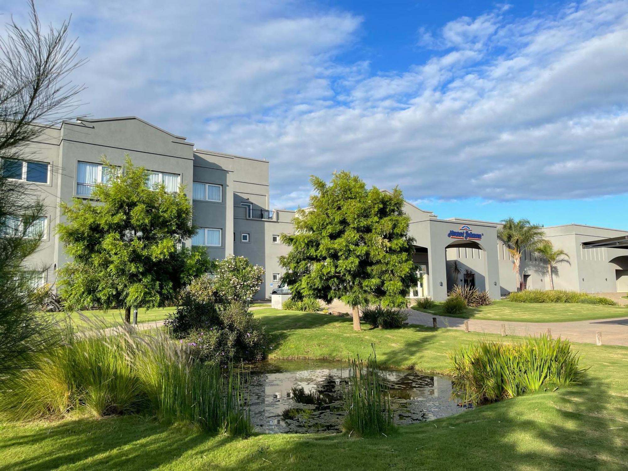 Howard Johnson Hotel&Resort Funes Exterior foto