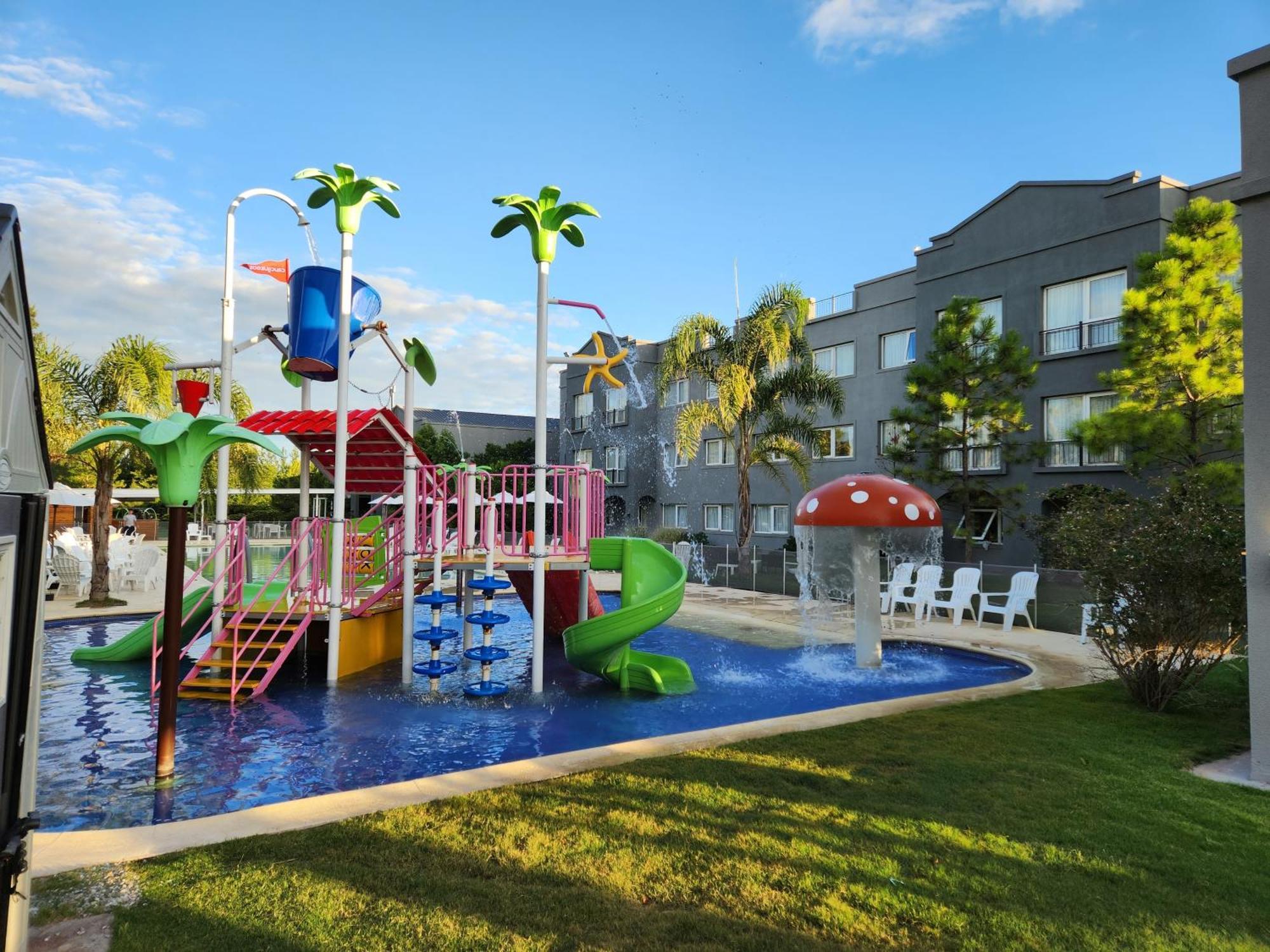 Howard Johnson Hotel&Resort Funes Exterior foto
