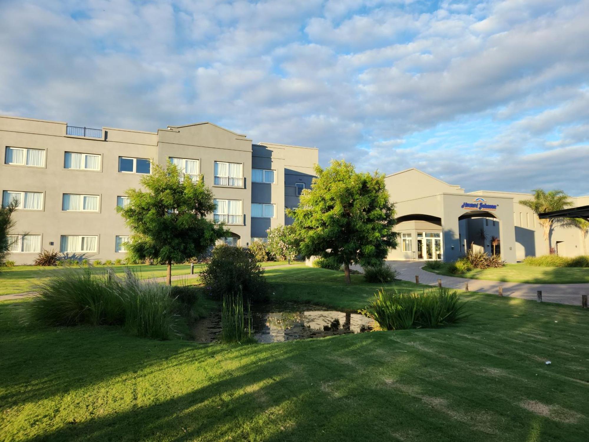 Howard Johnson Hotel&Resort Funes Exterior foto