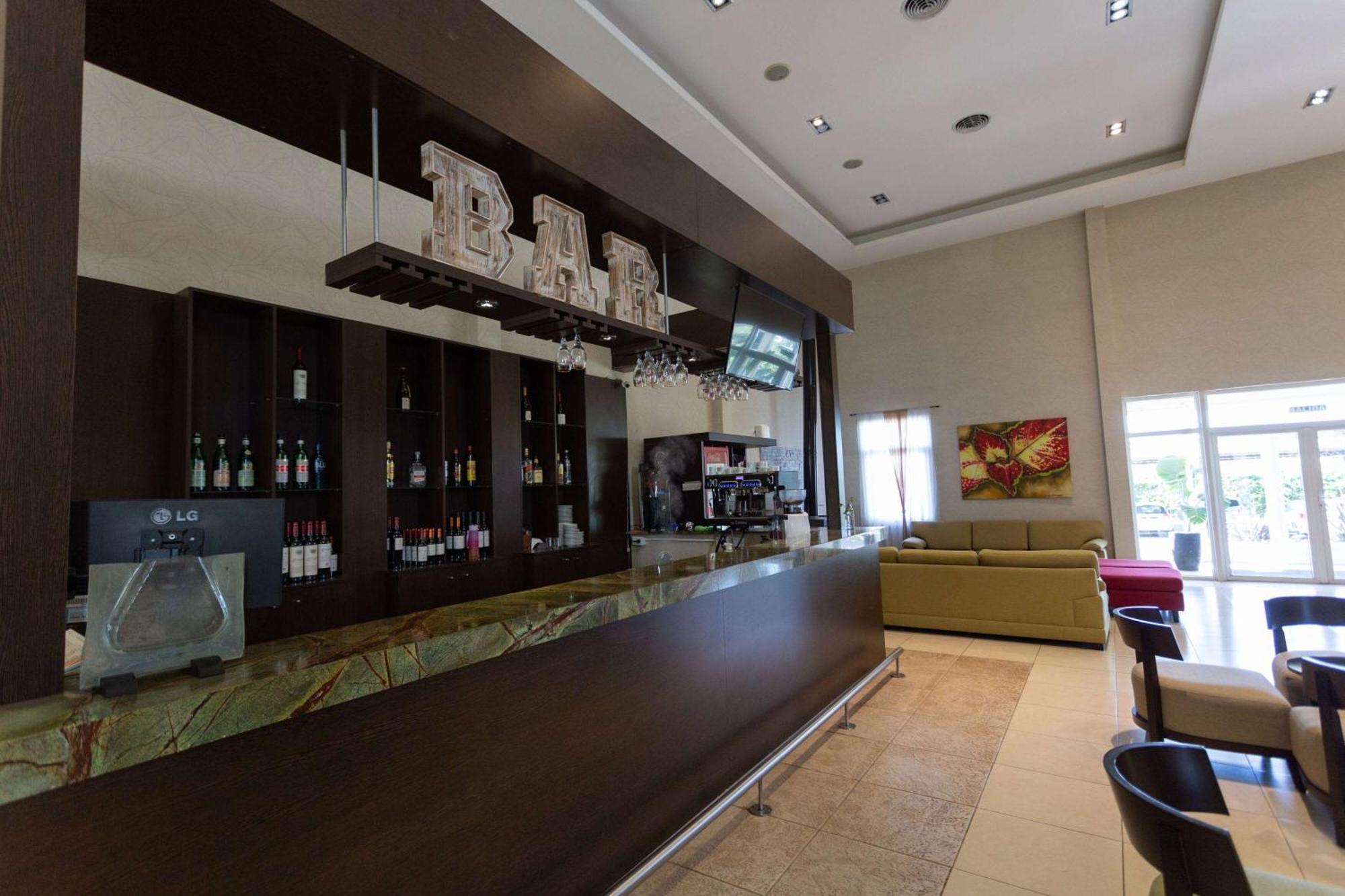 Howard Johnson Hotel&Resort Funes Exterior foto