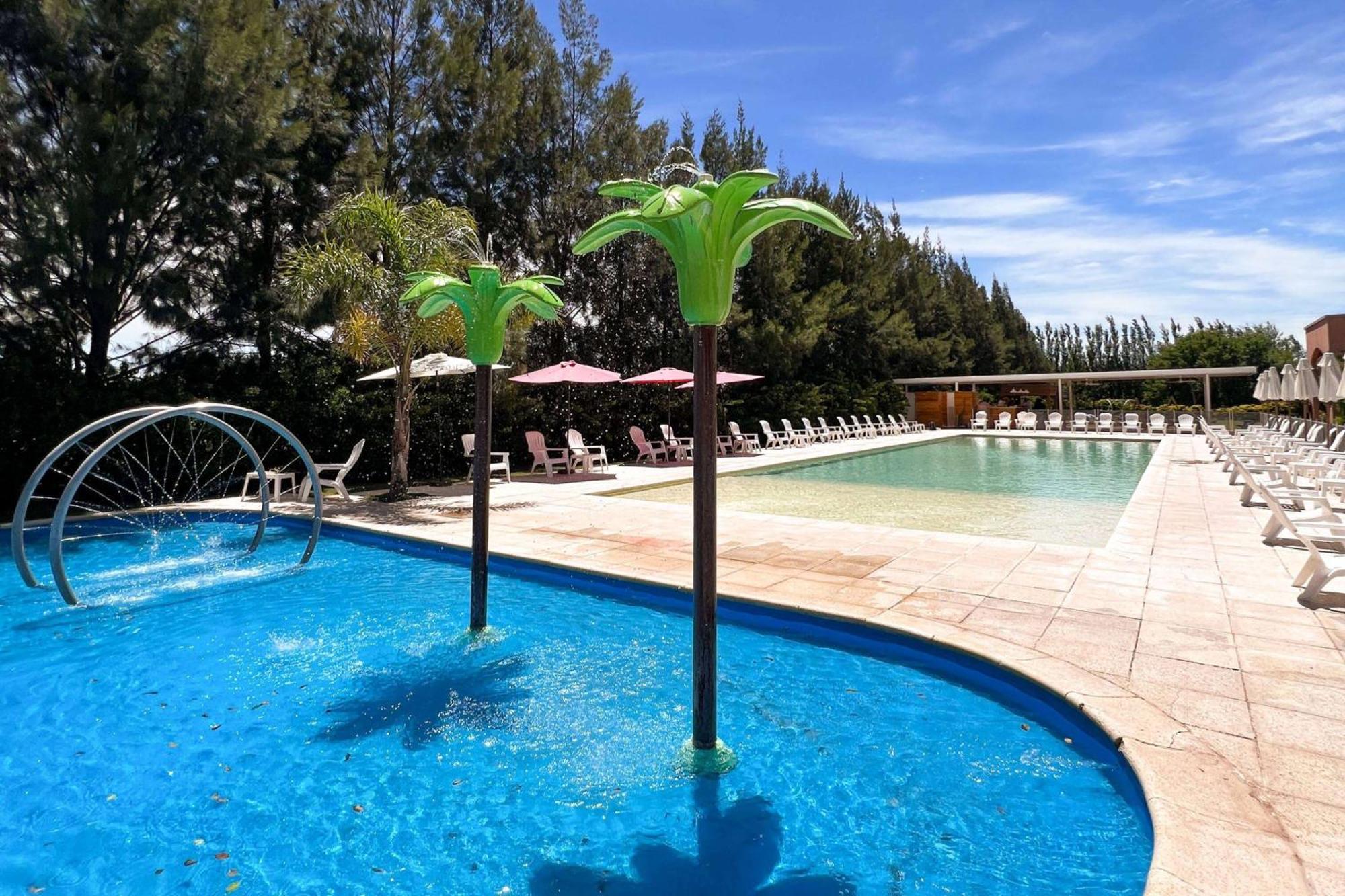 Howard Johnson Hotel&Resort Funes Exterior foto