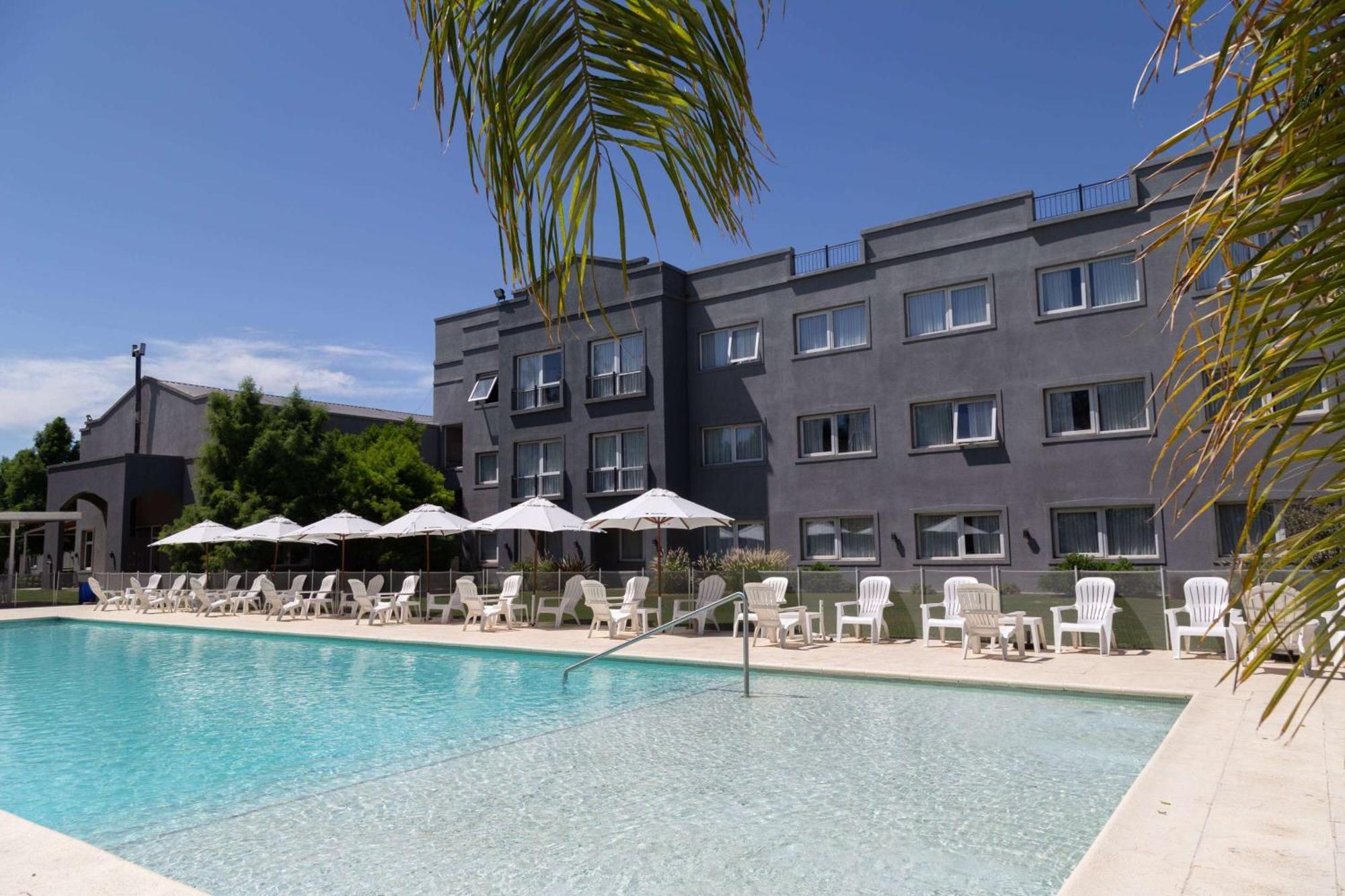 Howard Johnson Hotel&Resort Funes Exterior foto