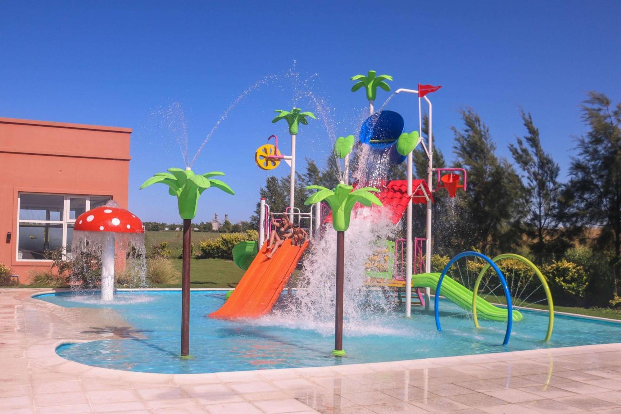Howard Johnson Hotel&Resort Funes Exterior foto