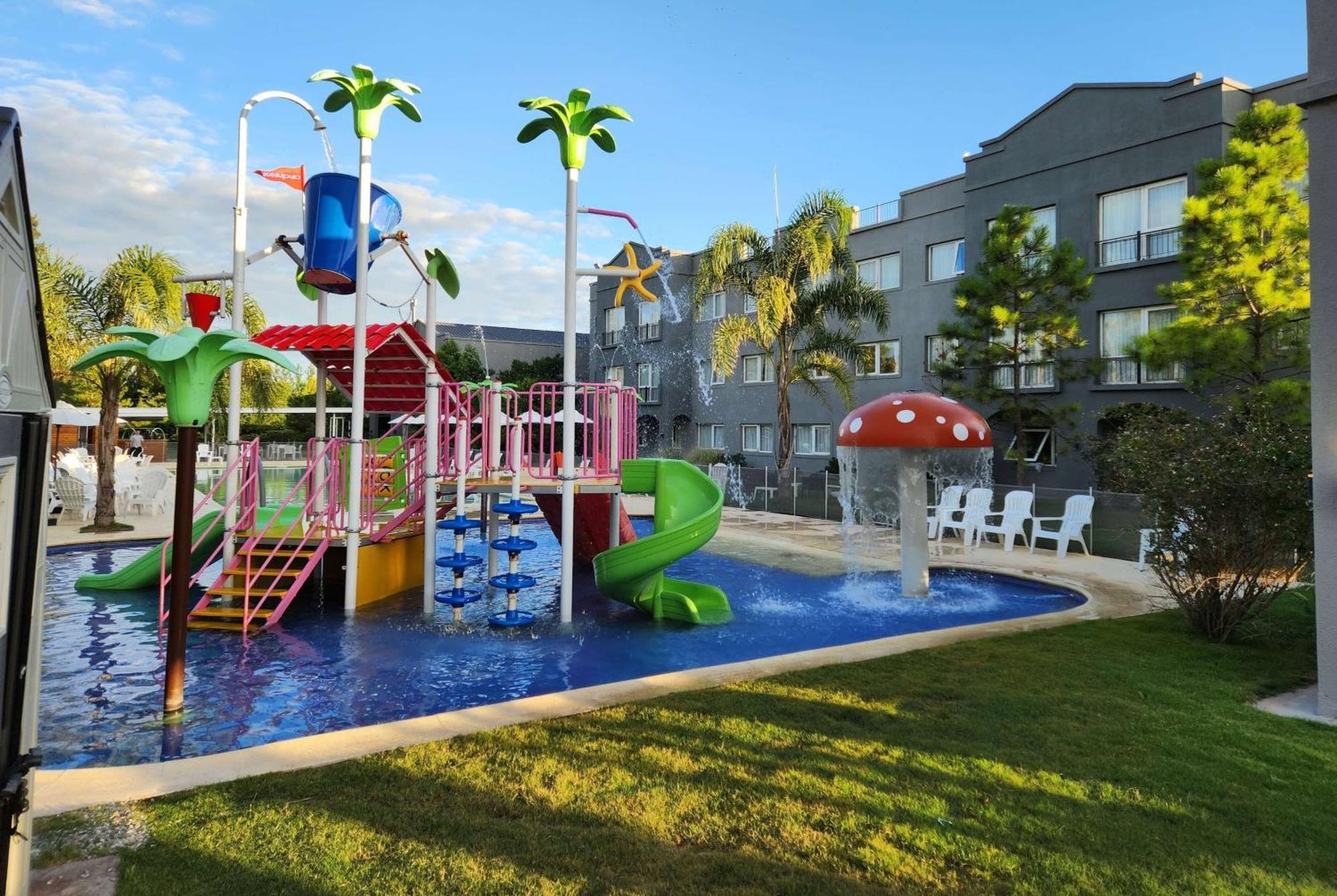 Howard Johnson Hotel&Resort Funes Exterior foto