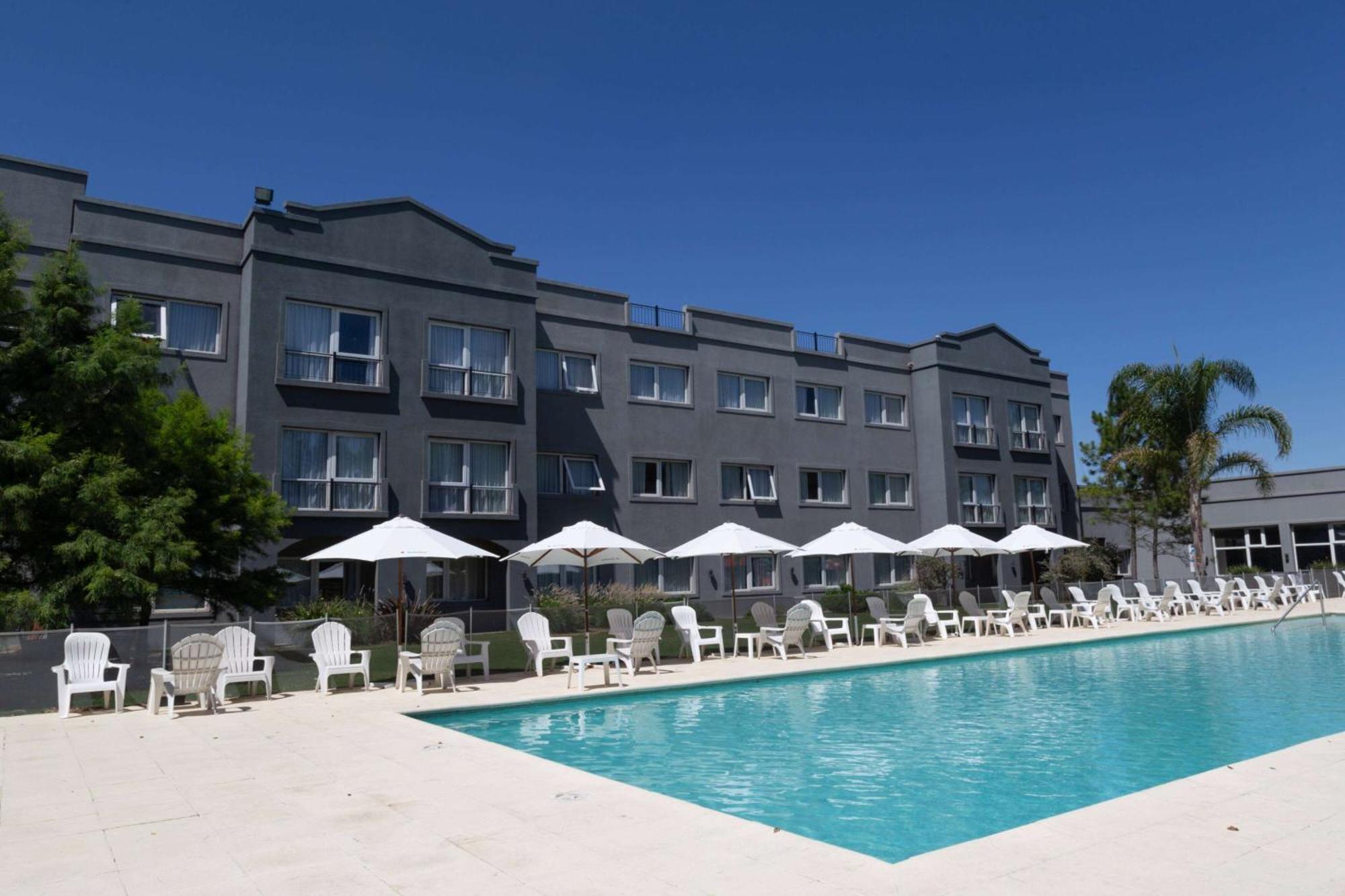 Howard Johnson Hotel&Resort Funes Exterior foto