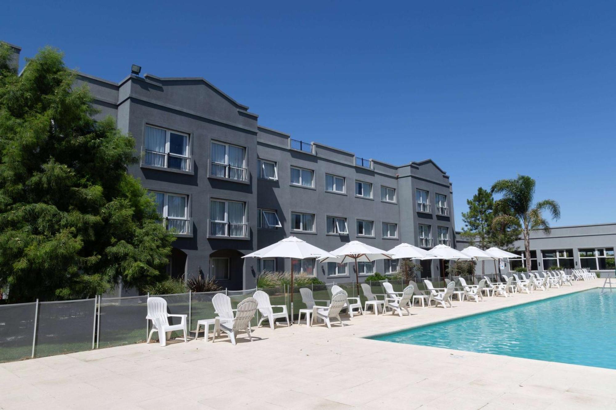 Howard Johnson Hotel&Resort Funes Exterior foto