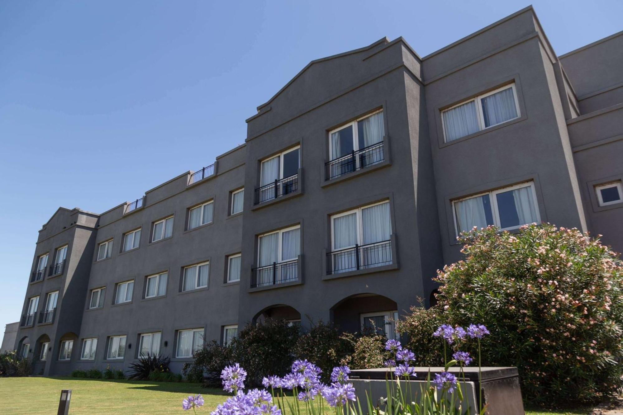 Howard Johnson Hotel&Resort Funes Exterior foto