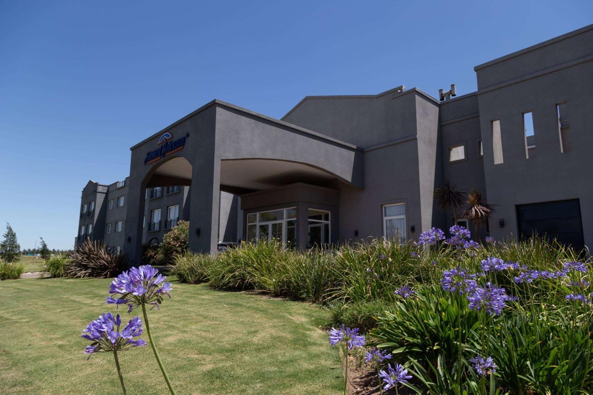 Howard Johnson Hotel&Resort Funes Exterior foto