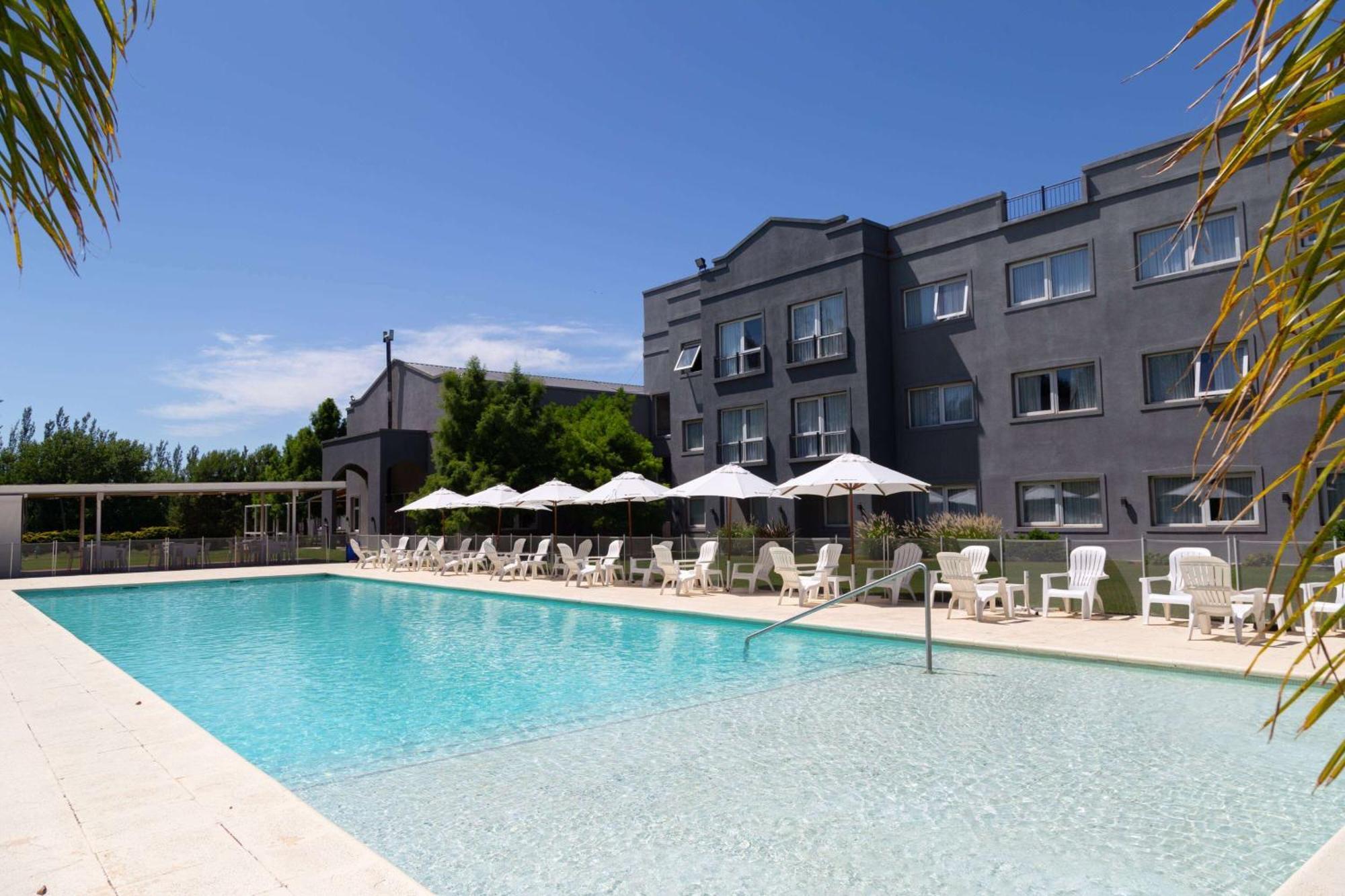 Howard Johnson Hotel&Resort Funes Exterior foto