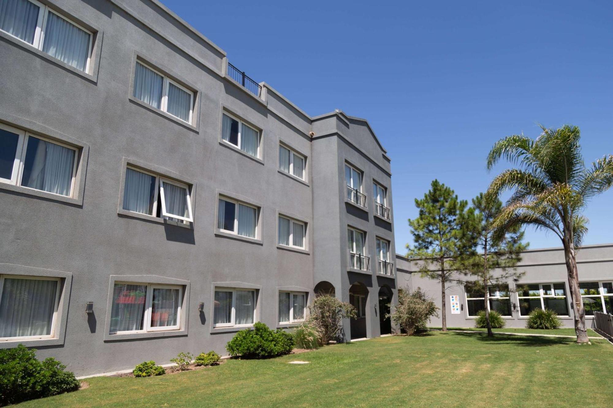 Howard Johnson Hotel&Resort Funes Exterior foto